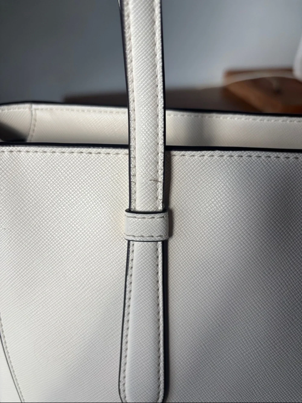 kate spade White Leather Tote with Luggage Tag - Picture 4 of 14